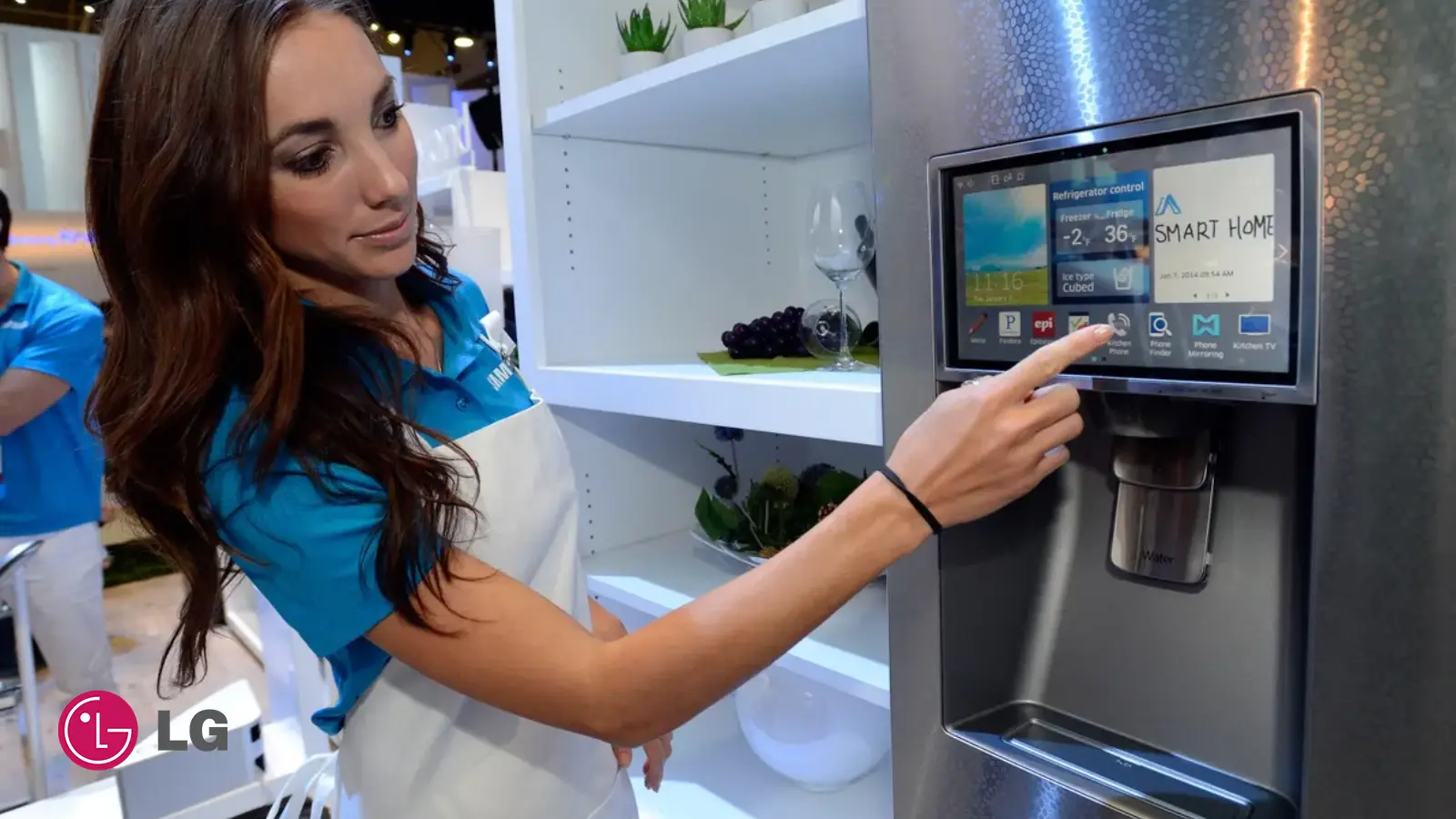 آسیب فیزیکی یا ورود رطوبت به صفحه نمایش